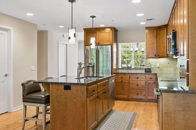 533 Willoughby Way W, Minnetonka, MN 55305