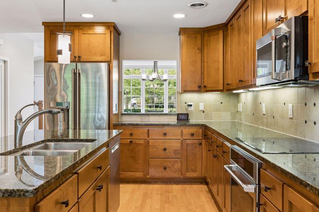 533 Willoughby Way W, Minnetonka, MN 55305