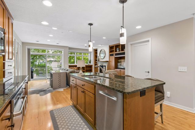 533 Willoughby Way W, Minnetonka, MN 55305