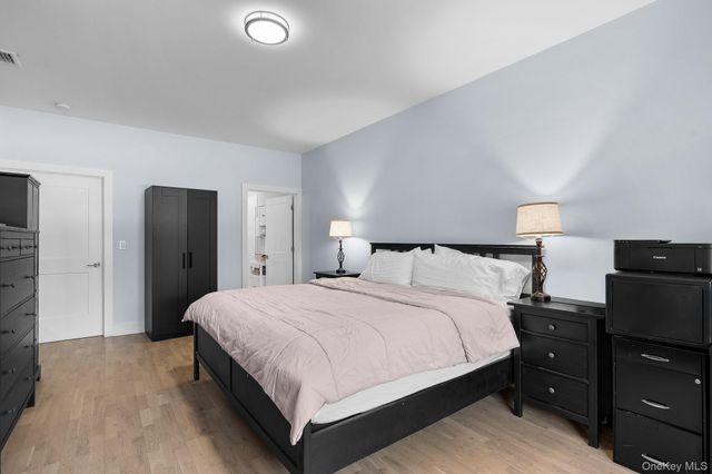 709 Breton Way, Glen Cove, NY 11542