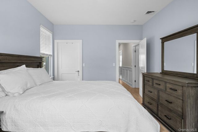 709 Breton Way, Glen Cove, NY 11542