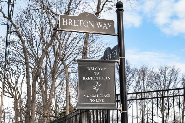 709 Breton Way, Glen Cove, NY 11542