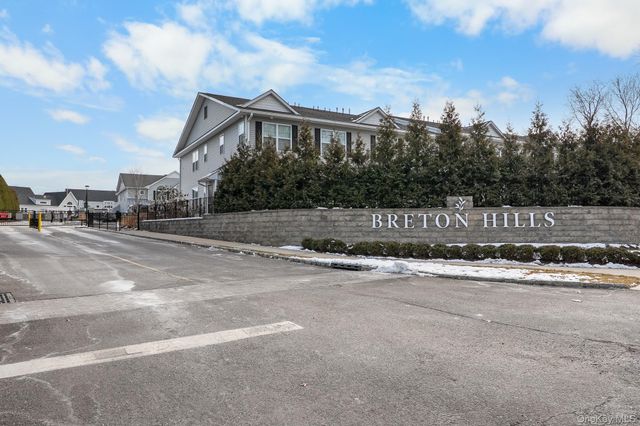 709 Breton Way, Glen Cove, NY 11542