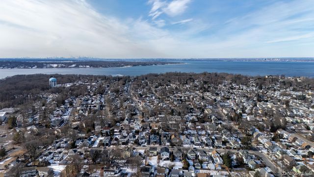 709 Breton Way, Glen Cove, NY 11542