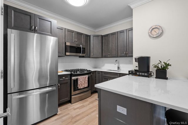 709 Breton Way, Glen Cove, NY 11542