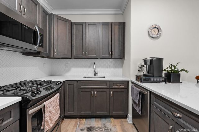 709 Breton Way, Glen Cove, NY 11542