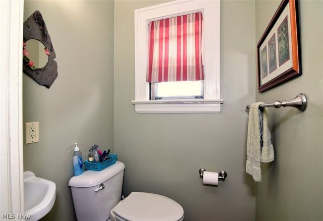3812 Summit Park Road, Cleveland Heights, OH 44121