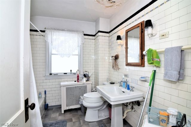3812 Summit Park Road, Cleveland Heights, OH 44121