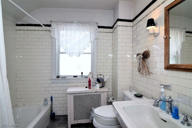 3812 Summit Park Road, Cleveland Heights, OH 44121