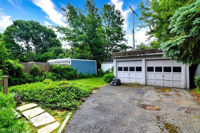 3812 Summit Park Road, Cleveland Heights, OH 44121
