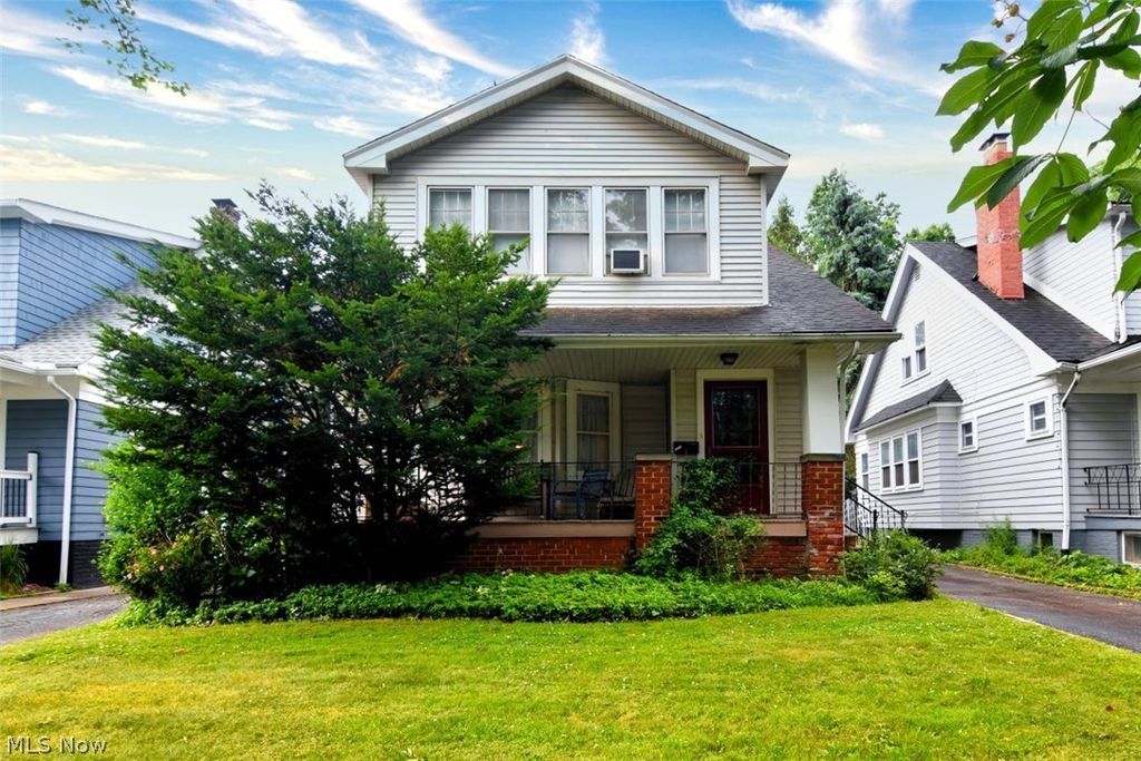 3812 Summit Park Road, Cleveland Heights, OH 44121