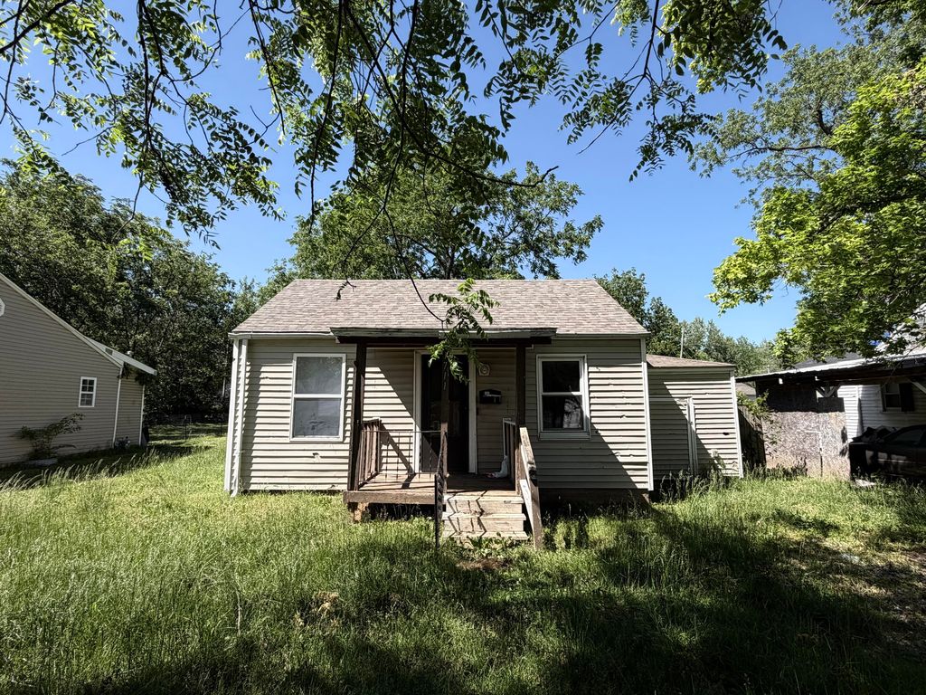 1711 W Thoman Street, Springfield, MO 65803