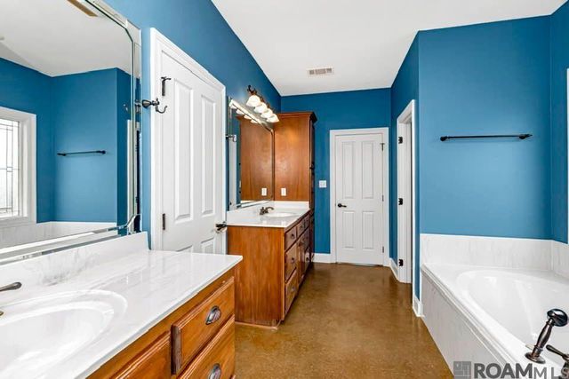 2210 Willowridge Ave, Port Allen, LA 70767