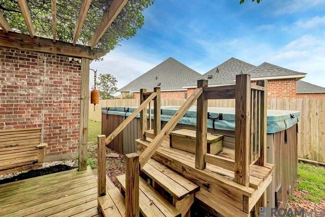 2210 Willowridge Ave, Port Allen, LA 70767