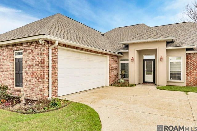 2210 Willowridge Ave, Port Allen, LA 70767