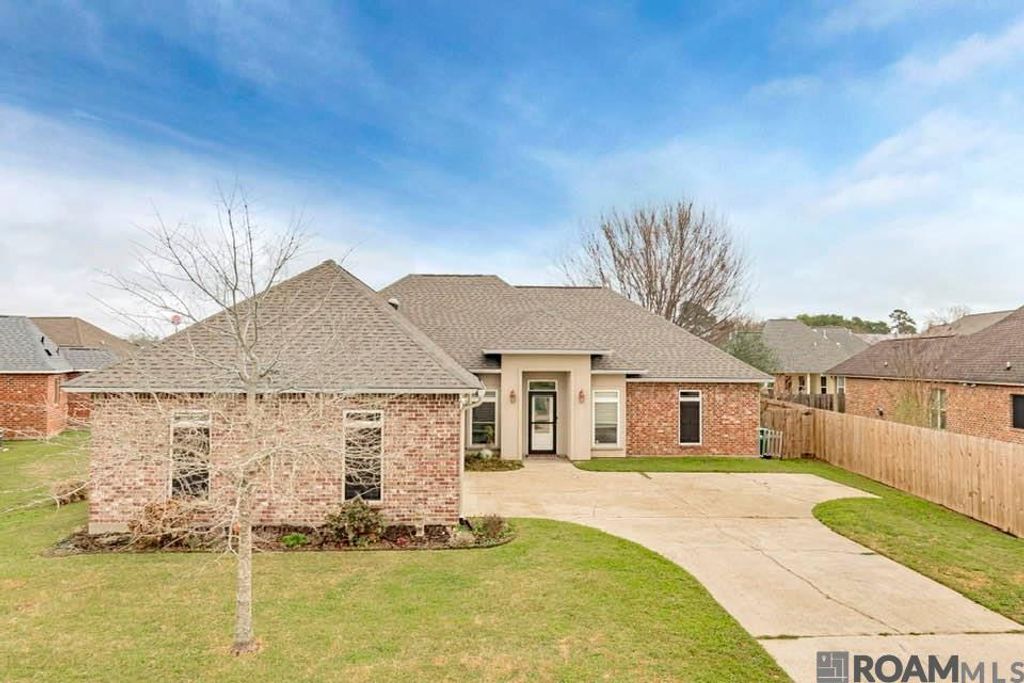 2210 Willowridge Ave, Port Allen, LA 70767