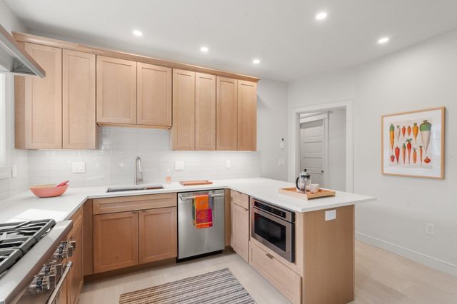 207 Summer St 3, Somerville, MA 02143