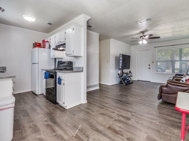 210 Myrtle Avenue, Waxahachie, TX 75165