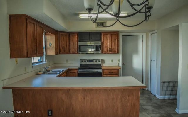 8140 WAKEFIELD Avenue, Jacksonville, FL 32208