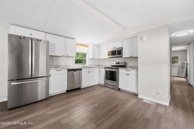 207 MILTON Avenue, Interlachen, FL 32148
