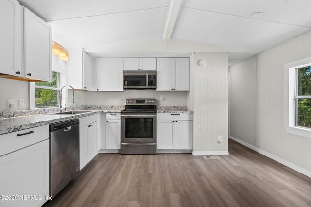 207 MILTON Avenue, Interlachen, FL 32148