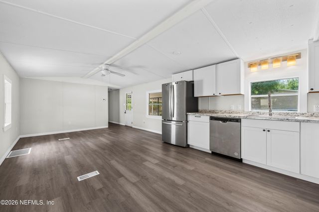 207 MILTON Avenue, Interlachen, FL 32148