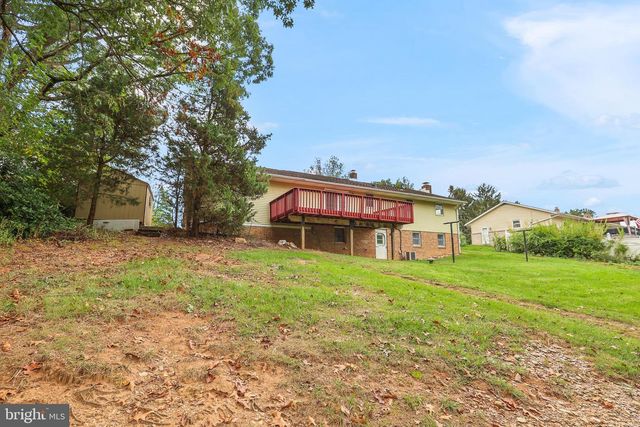 3413 HEATHER DR, York, PA 17408