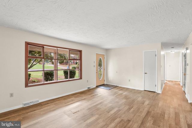3413 HEATHER DR, York, PA 17408