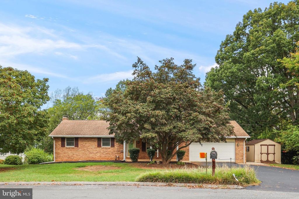 3413 HEATHER DR, York, PA 17408