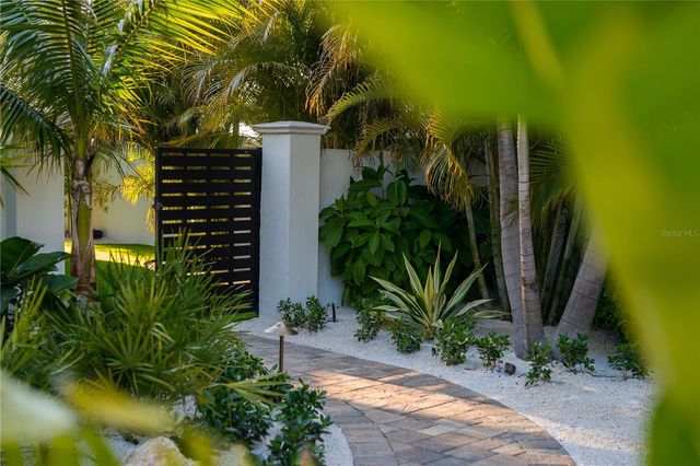 6448 HOLLYWOOD BOULEVARD, Sarasota, FL 34231