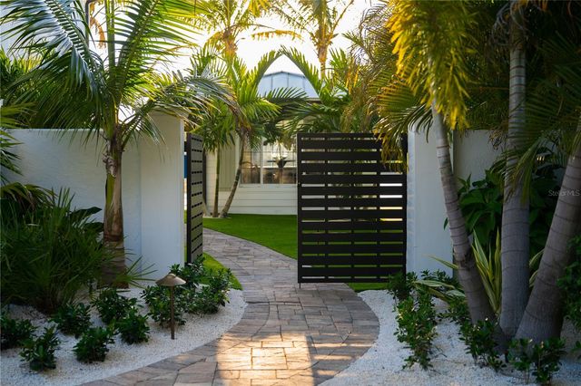 6448 HOLLYWOOD BOULEVARD, Sarasota, FL 34231