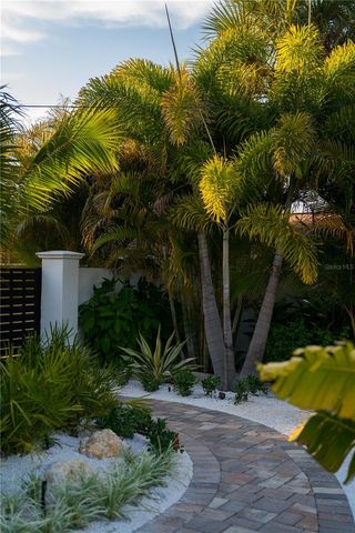 6448 HOLLYWOOD BOULEVARD, Sarasota, FL 34231