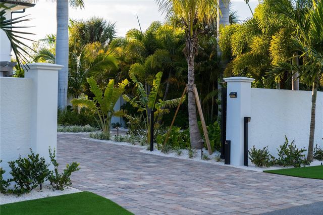 6448 HOLLYWOOD BOULEVARD, Sarasota, FL 34231