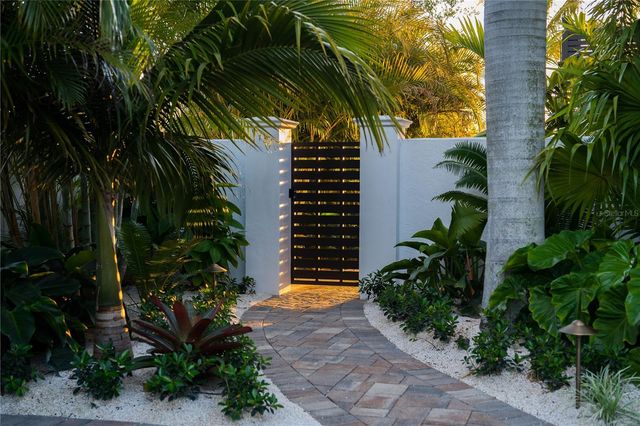 6448 HOLLYWOOD BOULEVARD, Sarasota, FL 34231