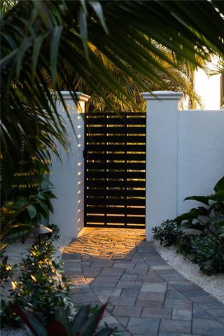6448 HOLLYWOOD BOULEVARD, Sarasota, FL 34231