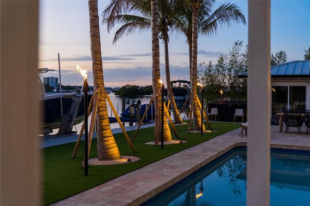6448 HOLLYWOOD BOULEVARD, Sarasota, FL 34231