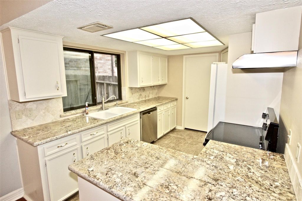 3146 Wagon Trail Drive, Sugar Land, TX 77479