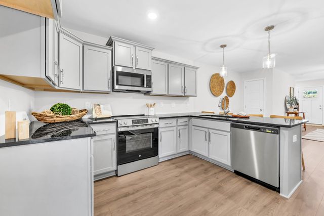 131 Quarry Point Dr C131, Clarksville, TN 37043