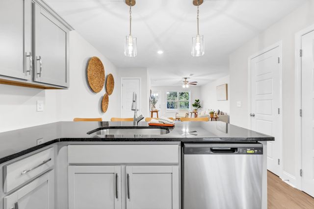 131 Quarry Point Dr C131, Clarksville, TN 37043