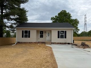 2 Chastain St, W, Tullahoma, TN 37388