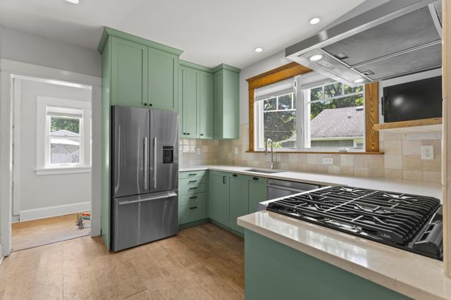 1646 Taylor Avenue, Saint Paul, MN 55104