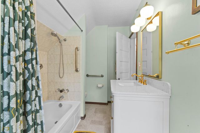 1646 Taylor Avenue, Saint Paul, MN 55104