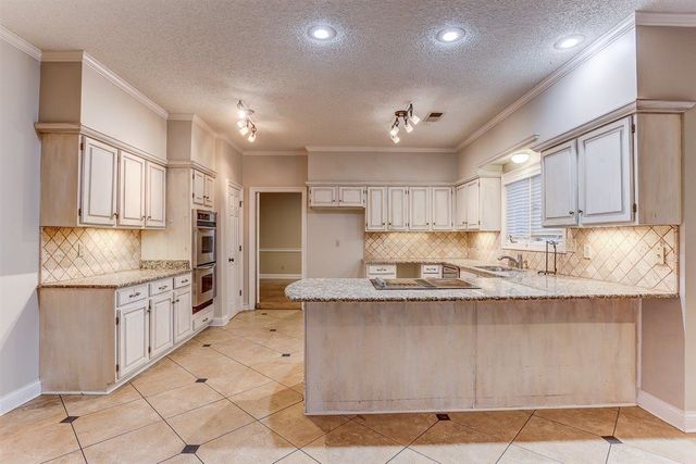 2001 WOODCHASE CV, Memphis, TN 38016