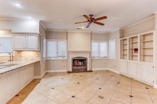 2001 WOODCHASE CV, Memphis, TN 38016