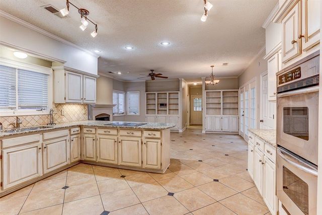 2001 WOODCHASE CV, Memphis, TN 38016