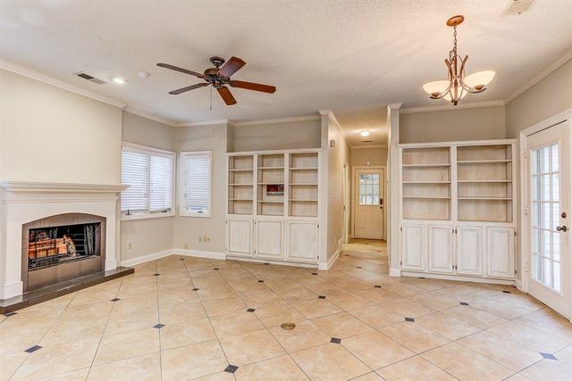 2001 WOODCHASE CV, Memphis, TN 38016