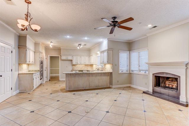 2001 WOODCHASE CV, Memphis, TN 38016