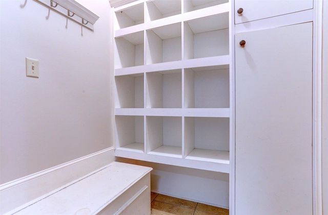 2001 WOODCHASE CV, Memphis, TN 38016