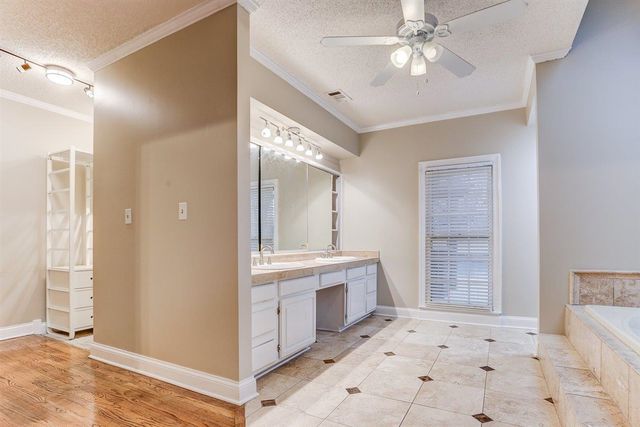 2001 WOODCHASE CV, Memphis, TN 38016