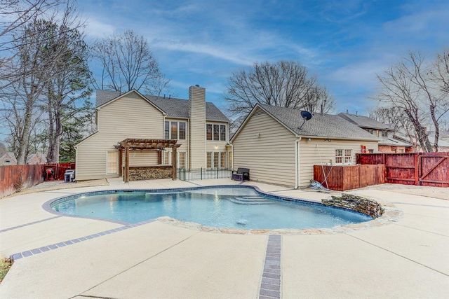 2001 WOODCHASE CV, Memphis, TN 38016